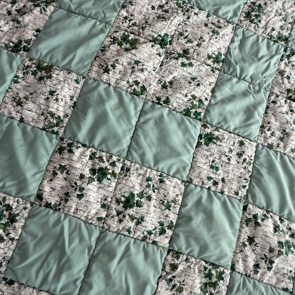 Vintage 80s Green Patchwork Quilt Throw‎ 55x66 Cottage Farmhouse